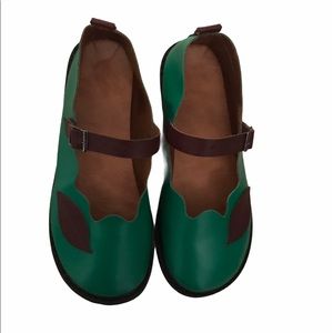 Green Shoes with brown leaf. 7.5 sz